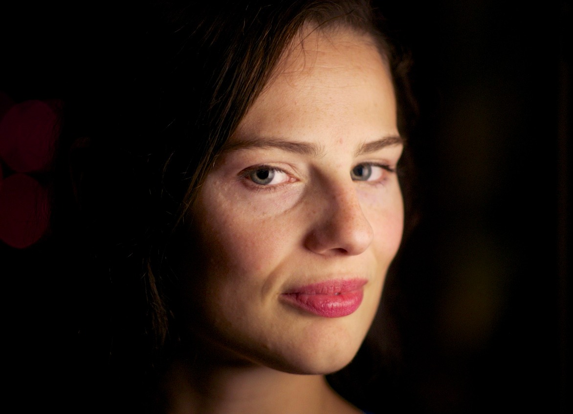 Now we switch to an 85mm lens and try some different portraits. The iPad is a bit farther away now, giving more defined shadows. We can change the brightness as well, giving us many options. [ Illuminant in Softbox mode, Daylight setting. Pentax K5, Pentax SMC 85mm f/1.8, 1/60s, ISO 800 ]